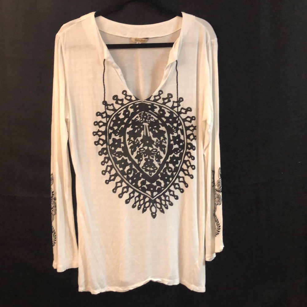 Loose fit full sleeve decorative drawstrings.